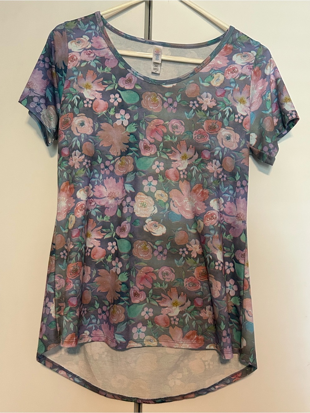 LuLaRoe Classic Tee-Floral Short-Sleeve Scoop Neck Top - Purple/Pink - XS